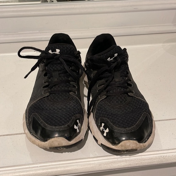 Size 8 Under Armor shoes - Picture 2 of 3